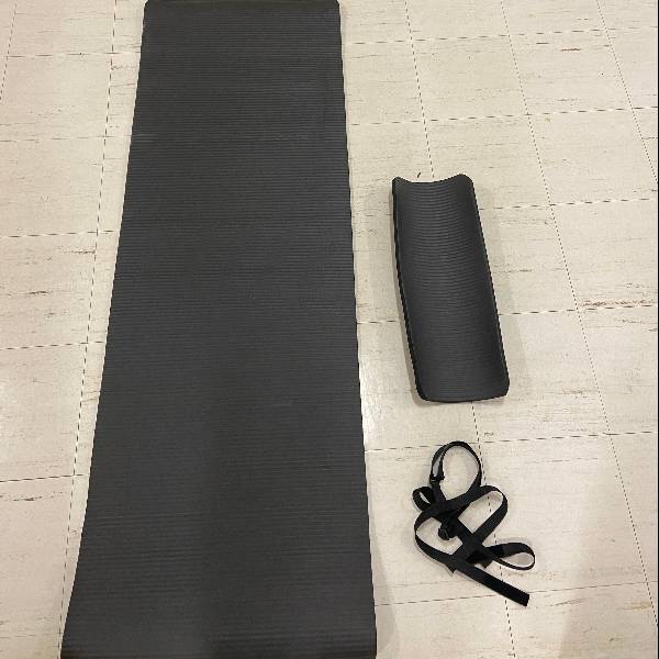 a black yoga mat